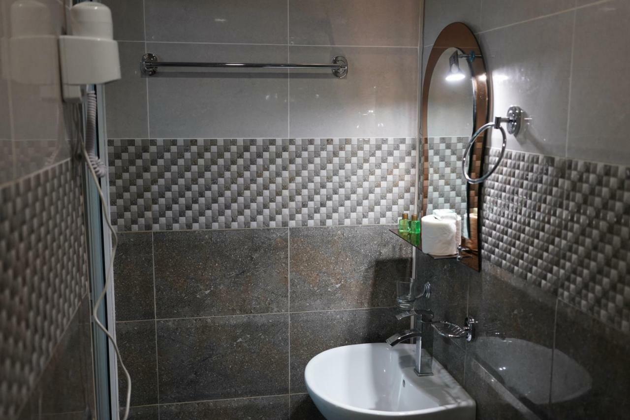 Ponto Hotel Kobuleti Habitación foto